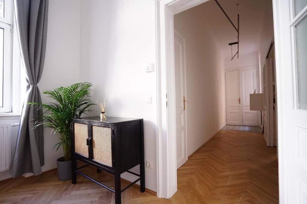 Boutique Near Museum District Apartment Wien