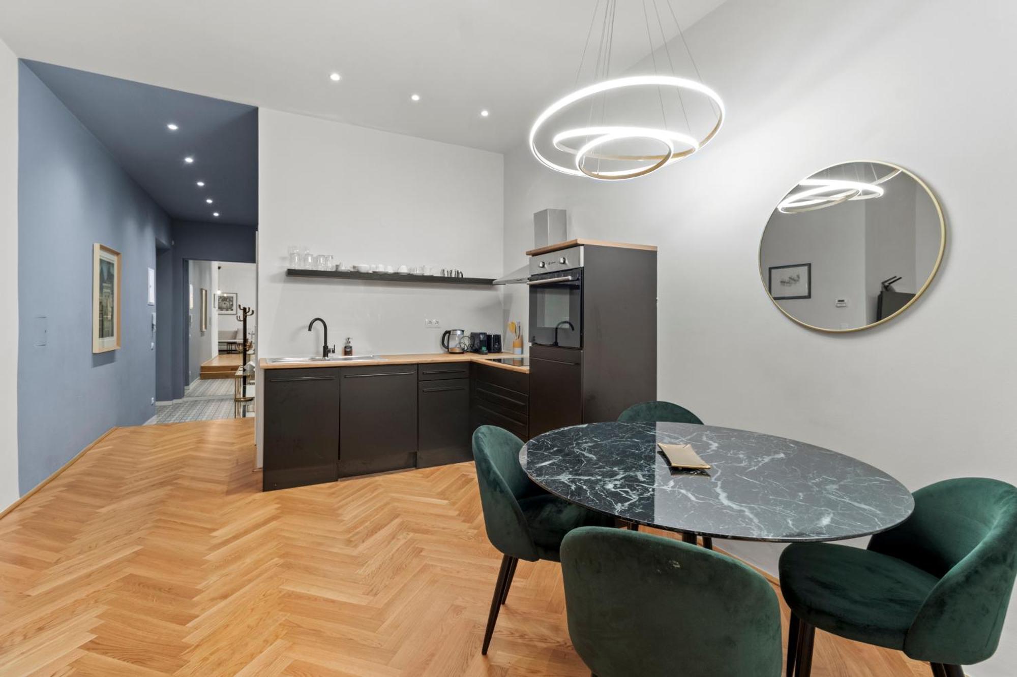 Boutique Near Museum District * Wien